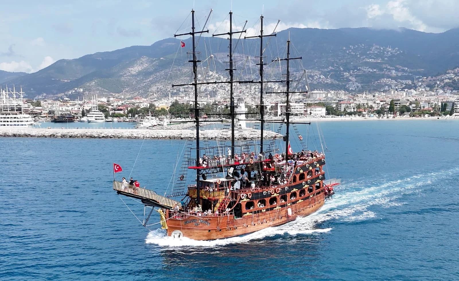 Croisière en bateau pirate Grand Troys — 1/8