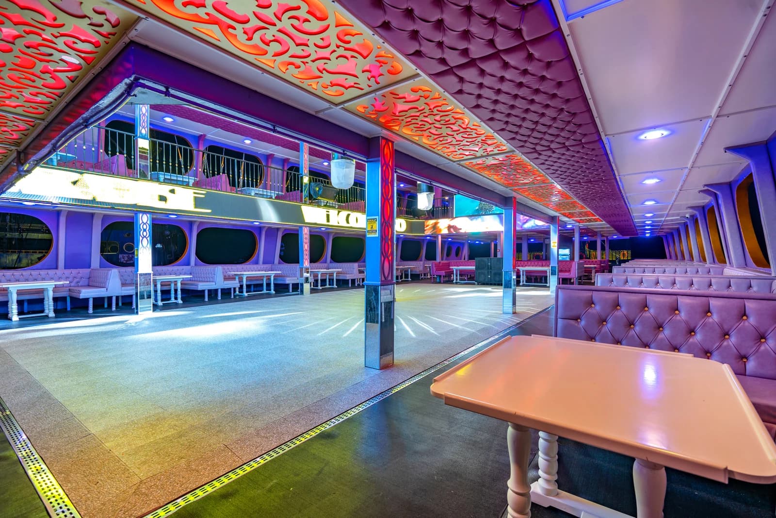 Croisière Legend Big Kral au coucher du soleil — 5/8