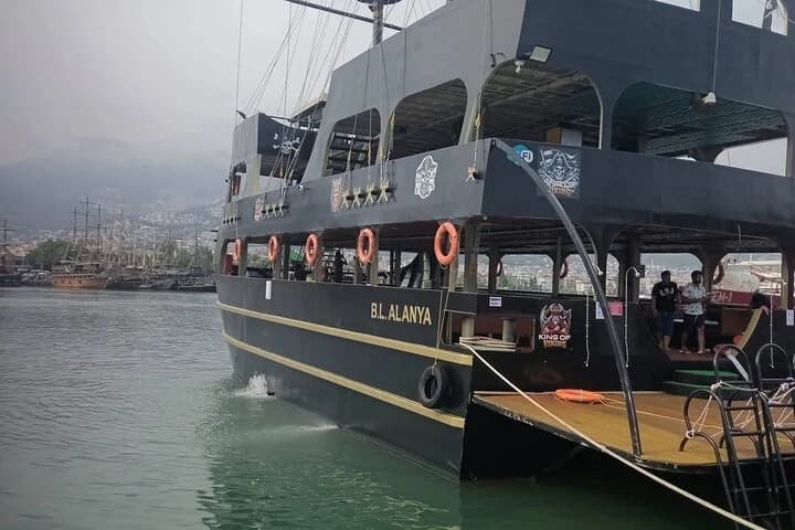 Vikingen Tekne Turu — 1/8