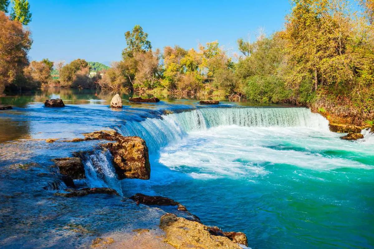 Mini Manavgat — cascade et bazar — 2/7
